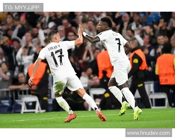 皇马主场惨败，巴萨逆袭登顶，西甲战局再起波澜